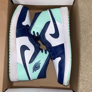 Air Jordan 1 MID men’s shoes